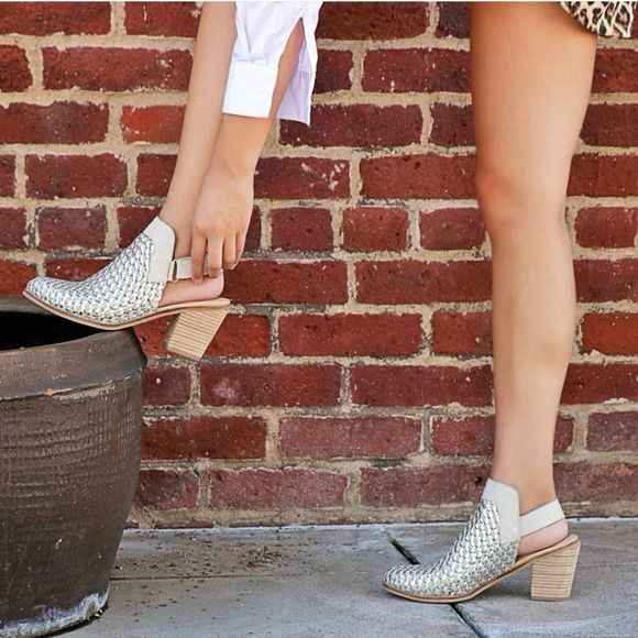 Very Volatile Sandra Heel in Beige Size 9 - Picture 2 of 8